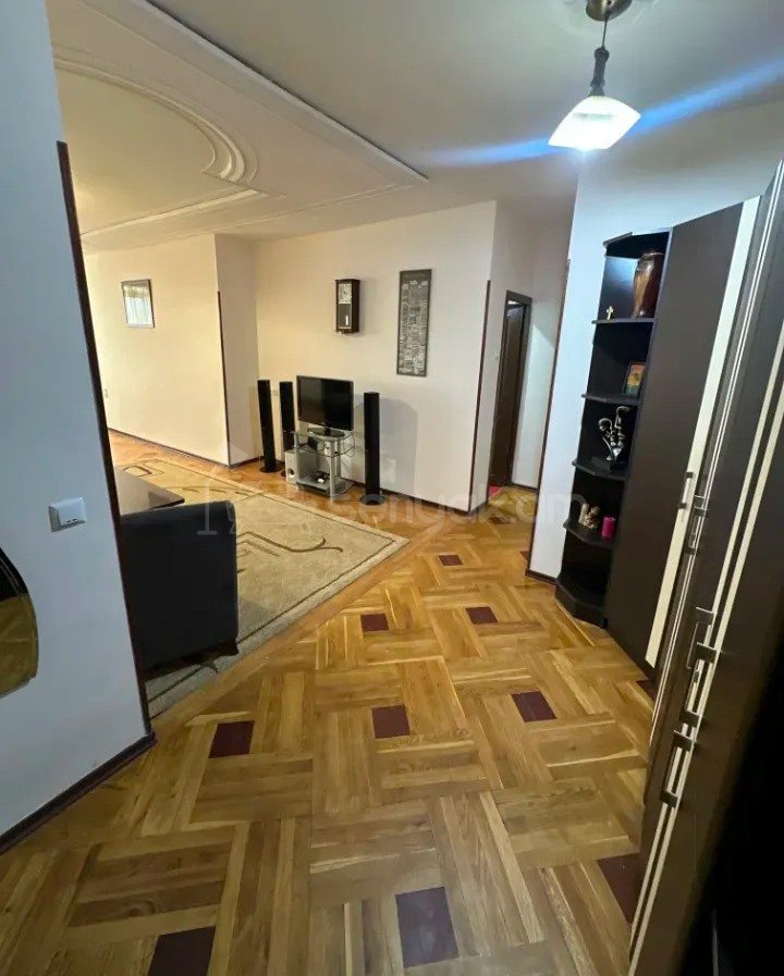 3 Սենյականոց Բնակարան Քարե Շենքում, 77քմ, 3/5 հարկ, Կապիտալ Վերանորոգված, Կահավորված, Արևկող