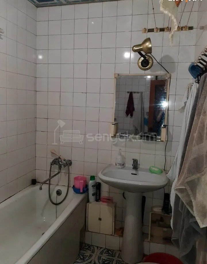 3 Սենյականոց Բնակարան, 80քմ, 4/9 հարկ, Նորմալ Վիճակում