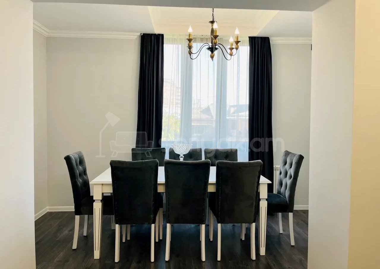 4 Սենյականոց Բնակարան Քարե Շենքում, 77քմ, 4/5 հարկ, Դիզայներական Վերանորոգված