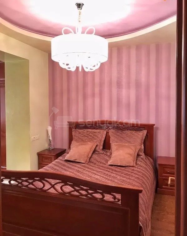 5 Սենյականոց Բնակարան Քարե Շենքում, 140քմ, 1/5 հարկ, Դիզայներական Վերանորոգված