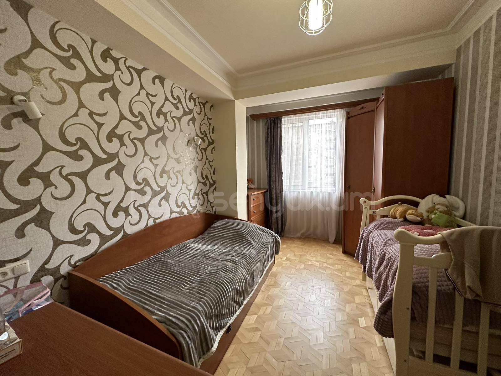 4 Սենյականոց Բնակարան Քարե Շենքում, 124քմ, 2/5 հարկ, Կապիտալ Վերանորոգված