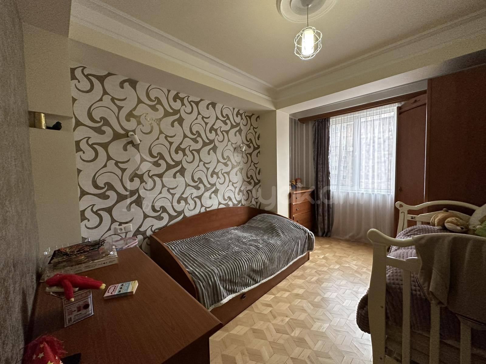 4 Սենյականոց Բնակարան Քարե Շենքում, 124քմ, 2/5 հարկ, Կապիտալ Վերանորոգված