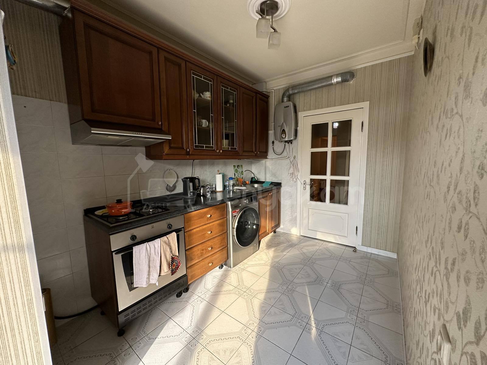 4 Սենյականոց Բնակարան Քարե Շենքում, 124քմ, 2/5 հարկ, Կապիտալ Վերանորոգված