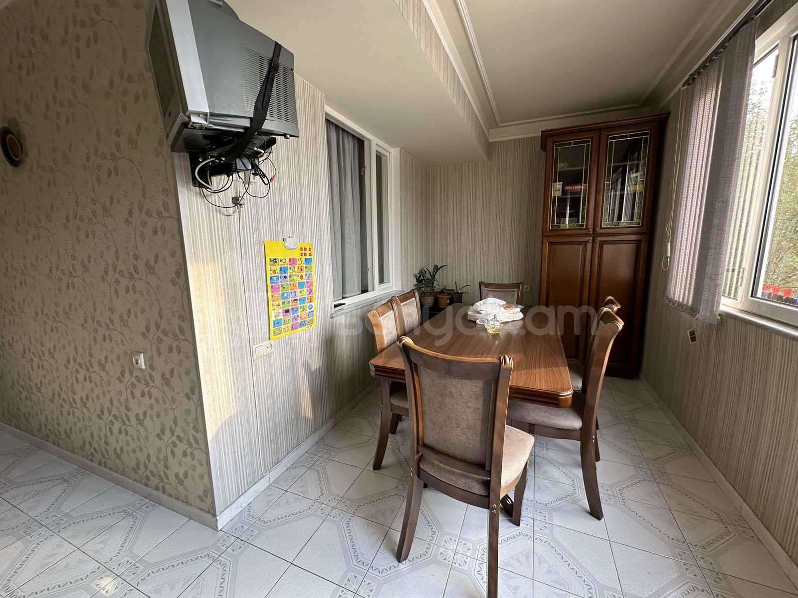 4 Սենյականոց Բնակարան Քարե Շենքում, 124քմ, 2/5 հարկ, Կապիտալ Վերանորոգված