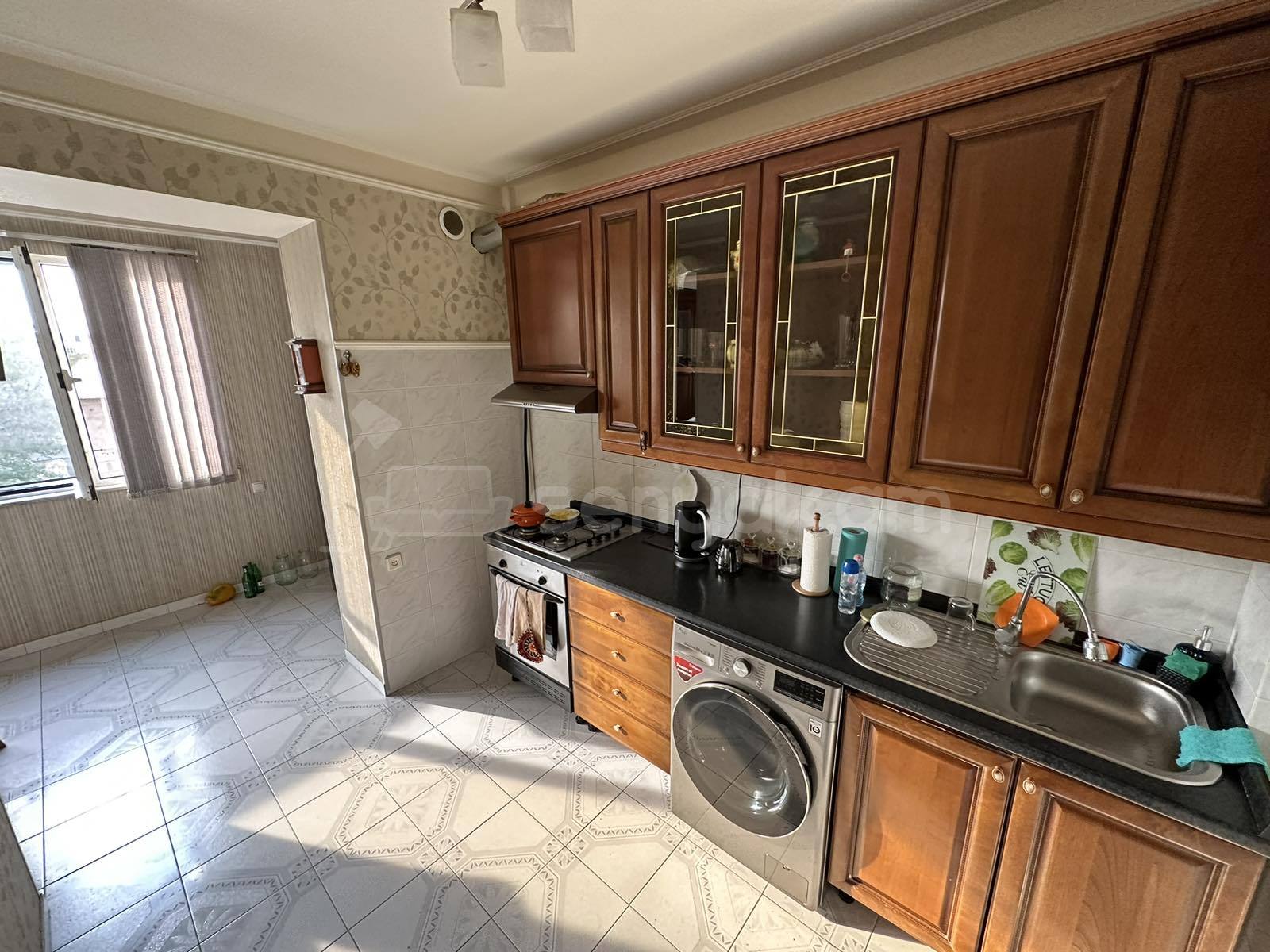 4 Սենյականոց Բնակարան Քարե Շենքում, 124քմ, 2/5 հարկ, Կապիտալ Վերանորոգված