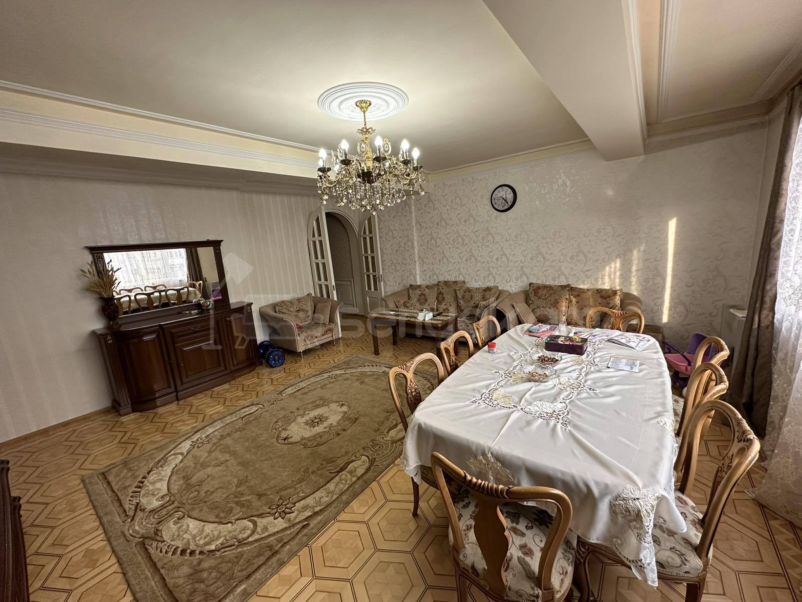 4 Սենյականոց Բնակարան Քարե Շենքում, 124քմ, 2/5 հարկ, Նորմալ Վիճակում