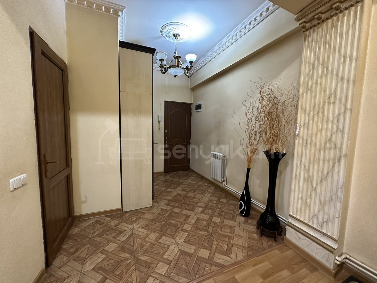 4 Սենյականոց Բնակարան Քարե Շենքում, 124քմ, 2/5 հարկ, Նորմալ Վիճակում