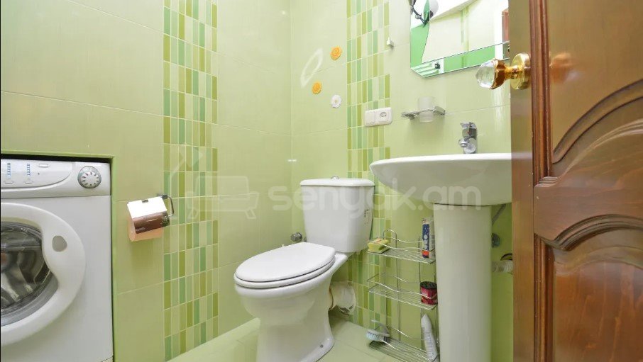 2 Սենյականոց Բնակարան Քարե Շենքում, 60քմ, 4/5 հարկ, Կապիտալ Վերանորոգված, Կահավորված