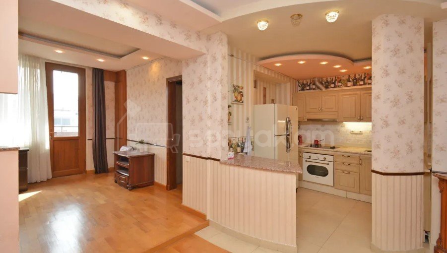 2 Սենյականոց Բնակարան Քարե Շենքում, 60քմ, 4/5 հարկ, Կապիտալ Վերանորոգված, Կահավորված