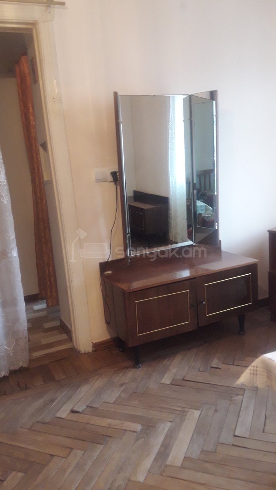 1 Սենյականոց Բնակարան Քարե Շենքում, 32քմ, 2/4 հարկ, Կոսմետիկ Վերանորոգված, Կահավորված, Արևկող