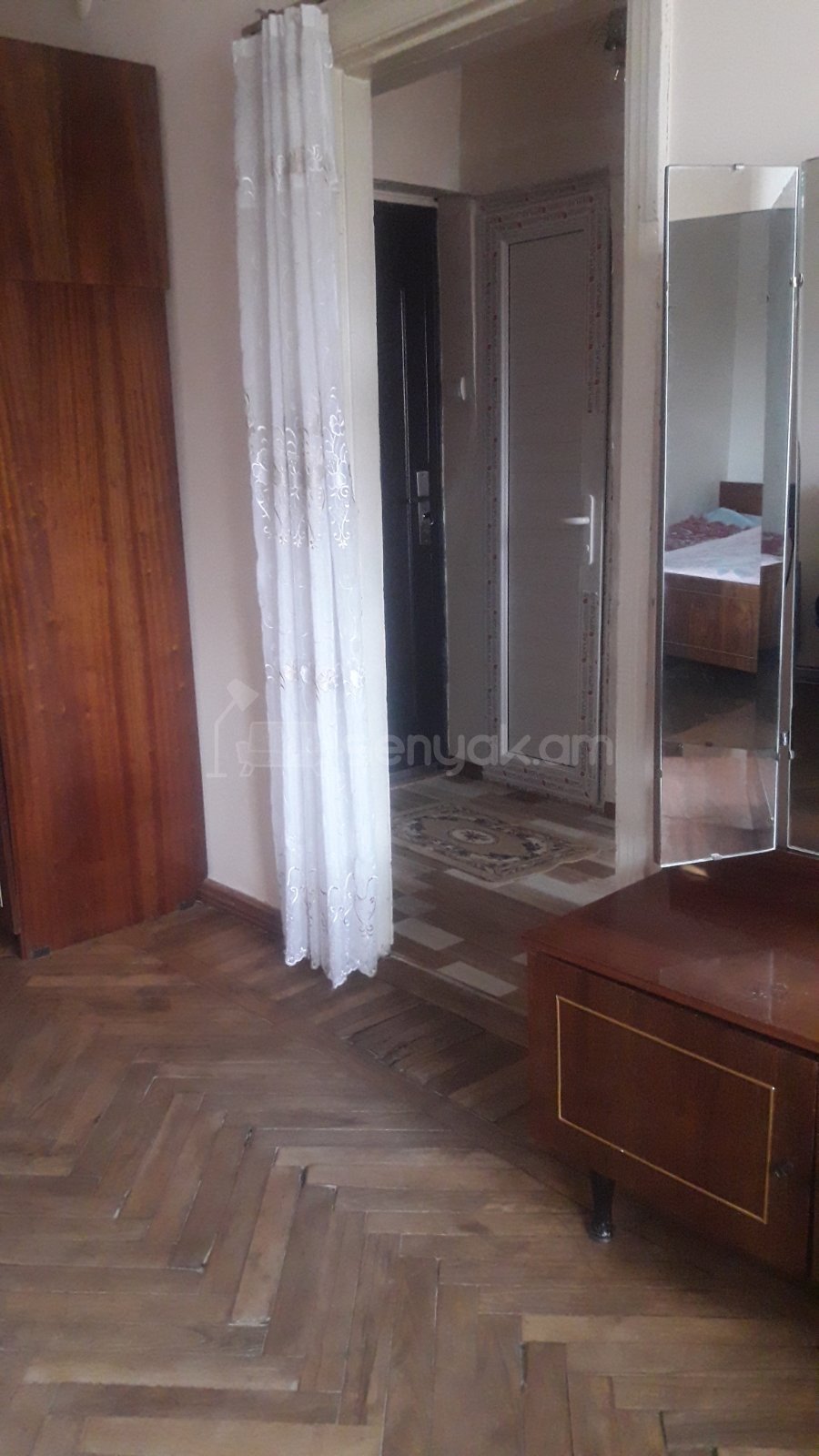 1 Սենյականոց Բնակարան Քարե Շենքում, 32քմ, 2/4 հարկ, Կոսմետիկ Վերանորոգված, Կահավորված, Արևկող