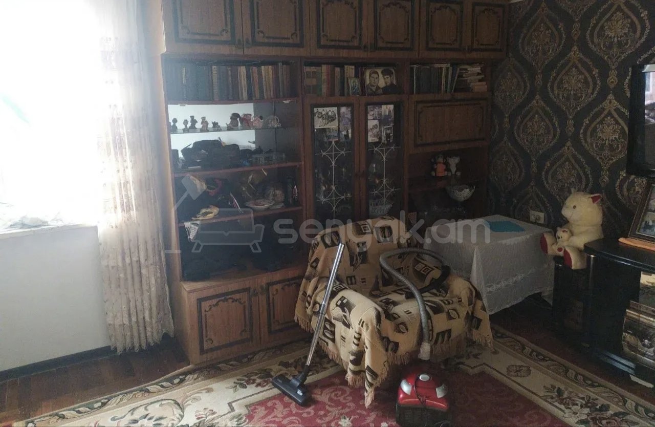 1 Սենյականոց Բնակարան Քարե Շենքում, 38քմ, 2/4 հարկ, Նորմալ Վիճակում, Կահավորված