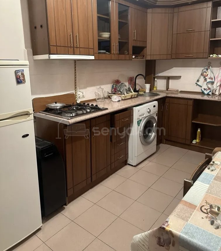 1 Սենյականոց Բնակարան Քարե Շենքում, 40քմ, 3/5 հարկ, Նորմալ Վիճակում, Կահավորված