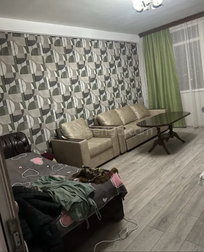 1 Սենյականոց Բնակարան Քարե Շենքում, 40քմ, 3/5 հարկ, Նորմալ Վիճակում, Կահավորված