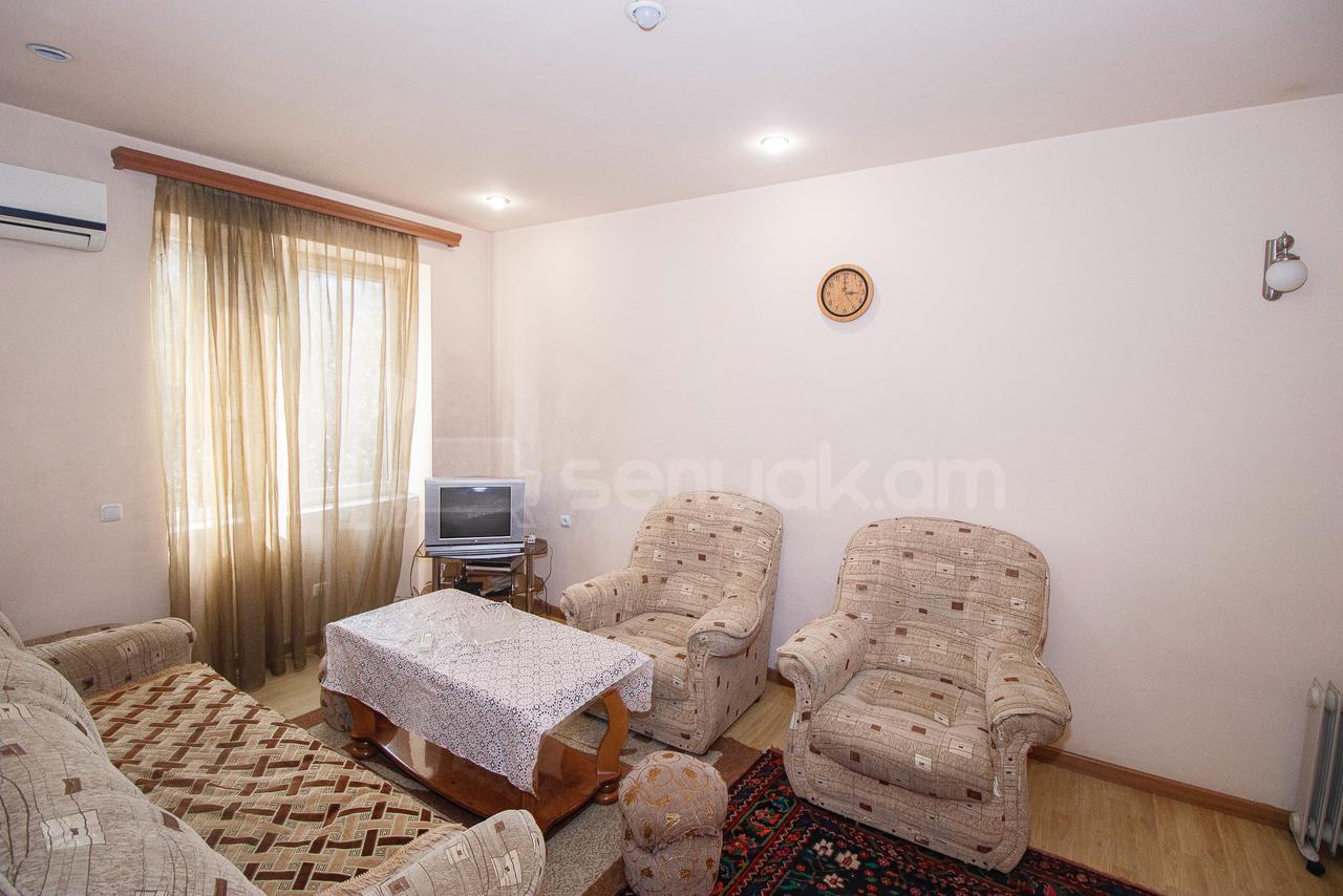 2 Սենյականոց Բնակարան Քարե Շենքում, 65քմ, 3/4 հարկ, Կապիտալ Վերանորոգված, Կահավորված