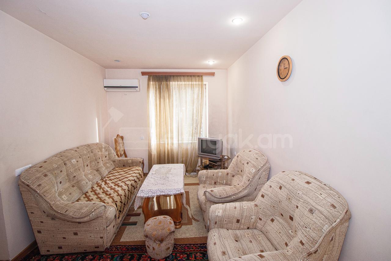 2 Սենյականոց Բնակարան Քարե Շենքում, 65քմ, 3/4 հարկ, Կապիտալ Վերանորոգված, Կահավորված