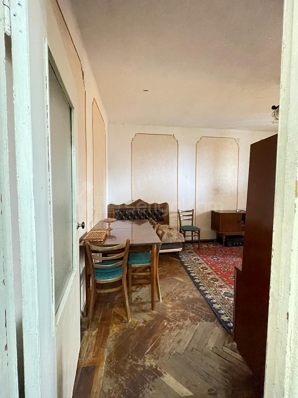 1 Սենյականոց Բնակարան Քարե Շենքում, 38քմ, 4/5 հարկ, Պետական Վիճակում