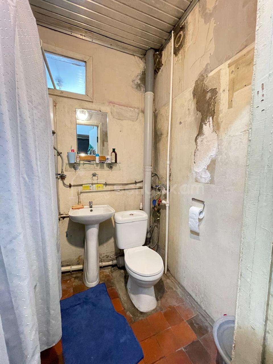 1 Սենյականոց Բնակարան Քարե Շենքում, 38քմ, 4/5 հարկ, Պետական Վիճակում