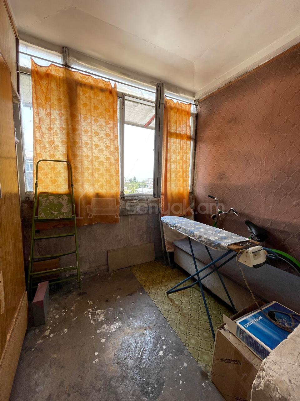 1 Սենյականոց Բնակարան Քարե Շենքում, 38քմ, 4/5 հարկ, Պետական Վիճակում