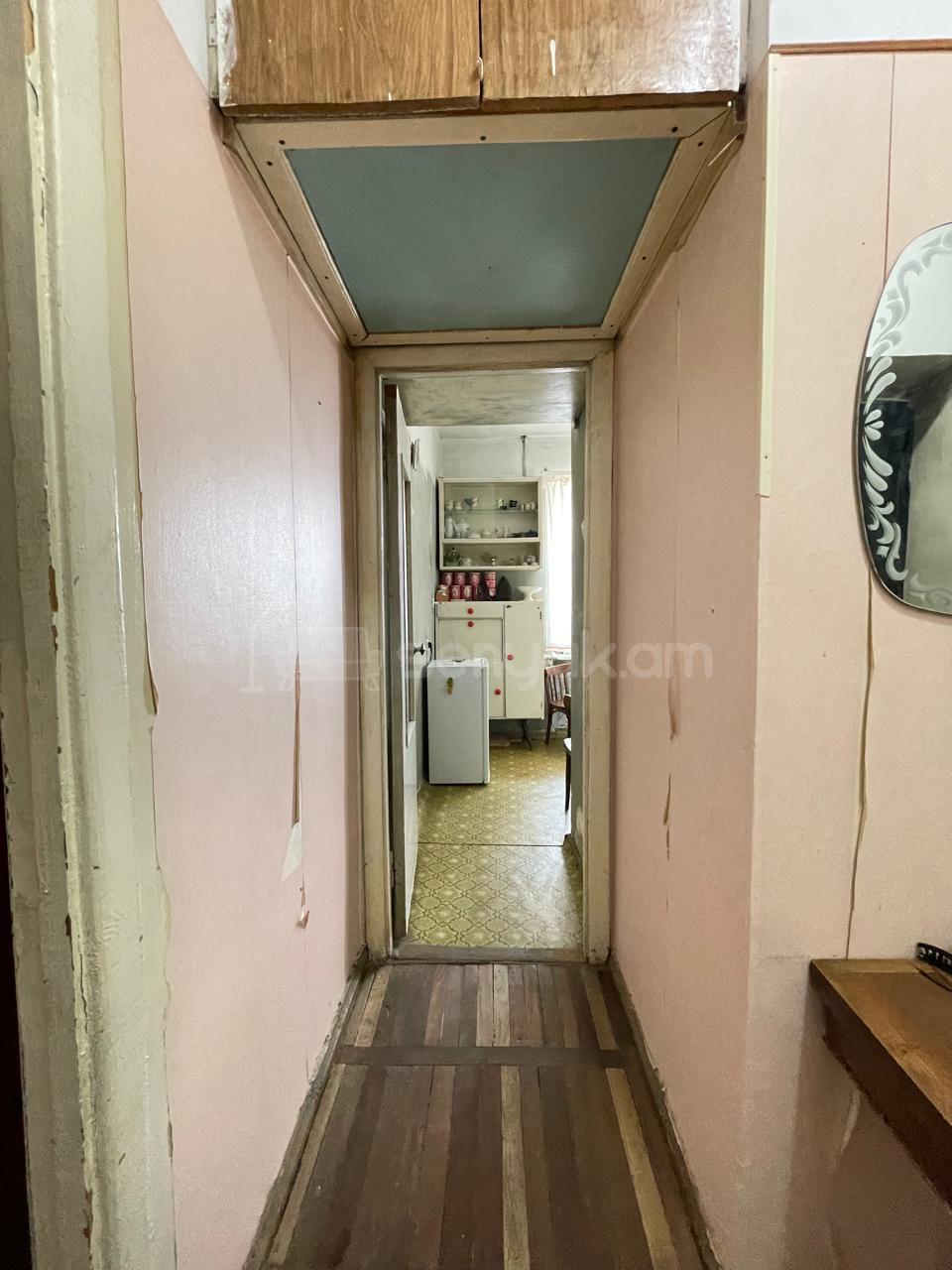 1 Սենյականոց Բնակարան Քարե Շենքում, 38քմ, 4/5 հարկ, Պետական Վիճակում