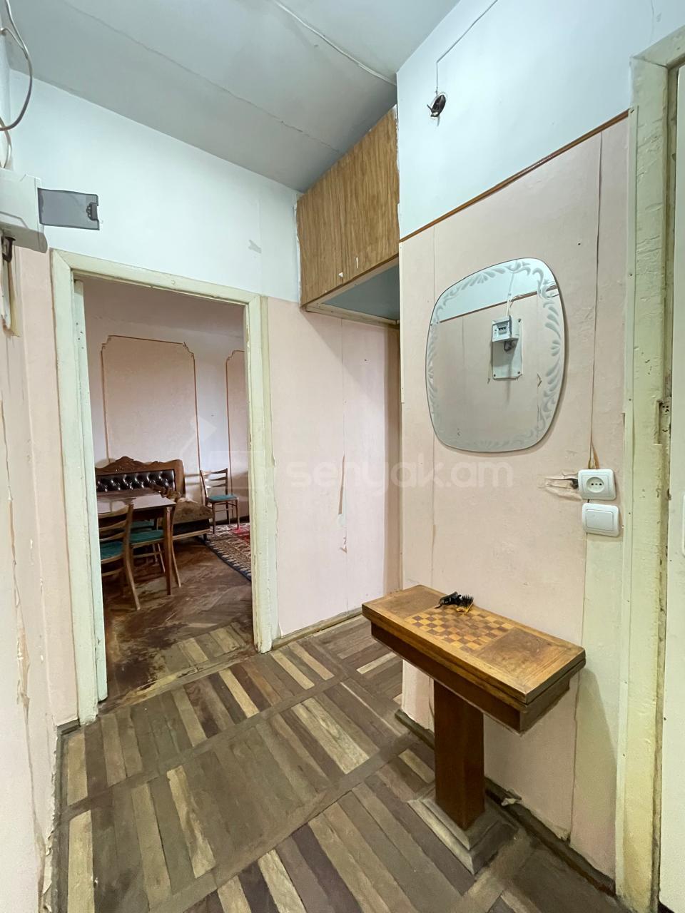 1 Սենյականոց Բնակարան Քարե Շենքում, 38քմ, 4/5 հարկ, Պետական Վիճակում