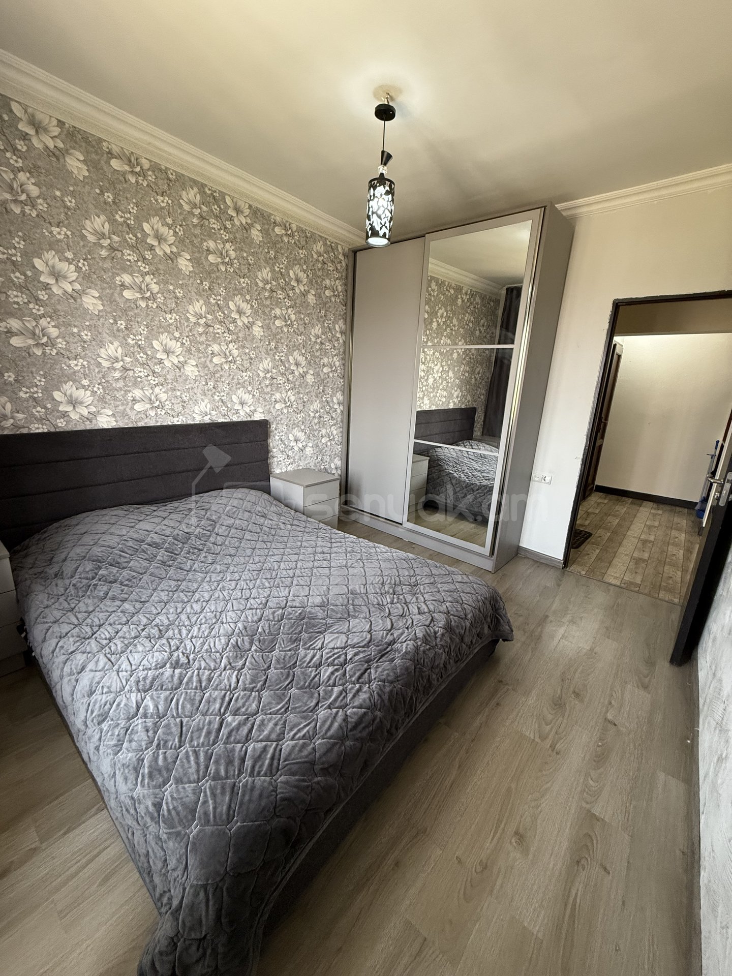 3 Սենյականոց Բնակարան Քարե Շենքում, 79քմ, 5/5 հարկ, Կապիտալ Վերանորոգված