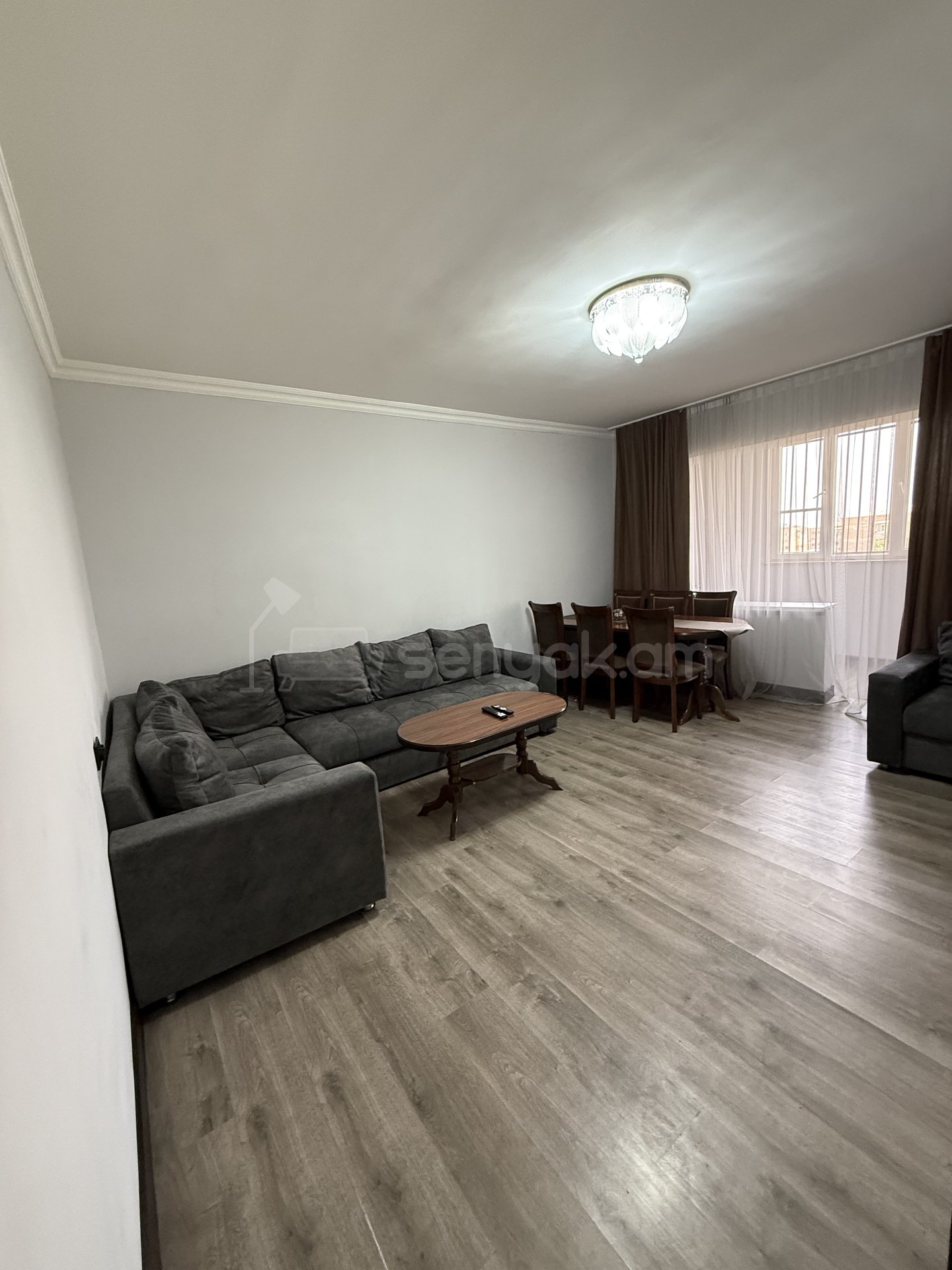 3 Սենյականոց Բնակարան Քարե Շենքում, 79քմ, 5/5 հարկ, Կապիտալ Վերանորոգված