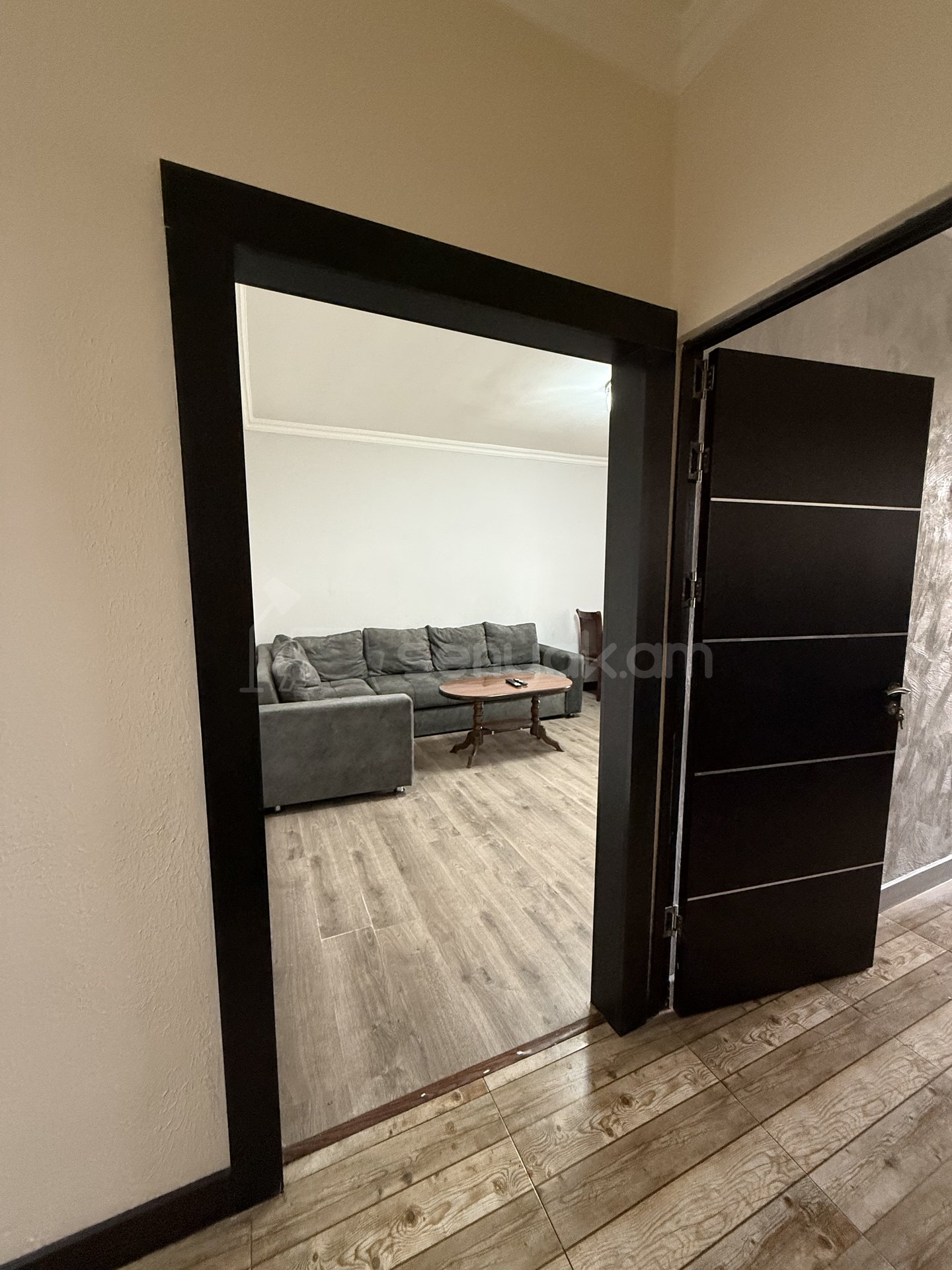 3 Սենյականոց Բնակարան Քարե Շենքում, 79քմ, 5/5 հարկ, Կապիտալ Վերանորոգված