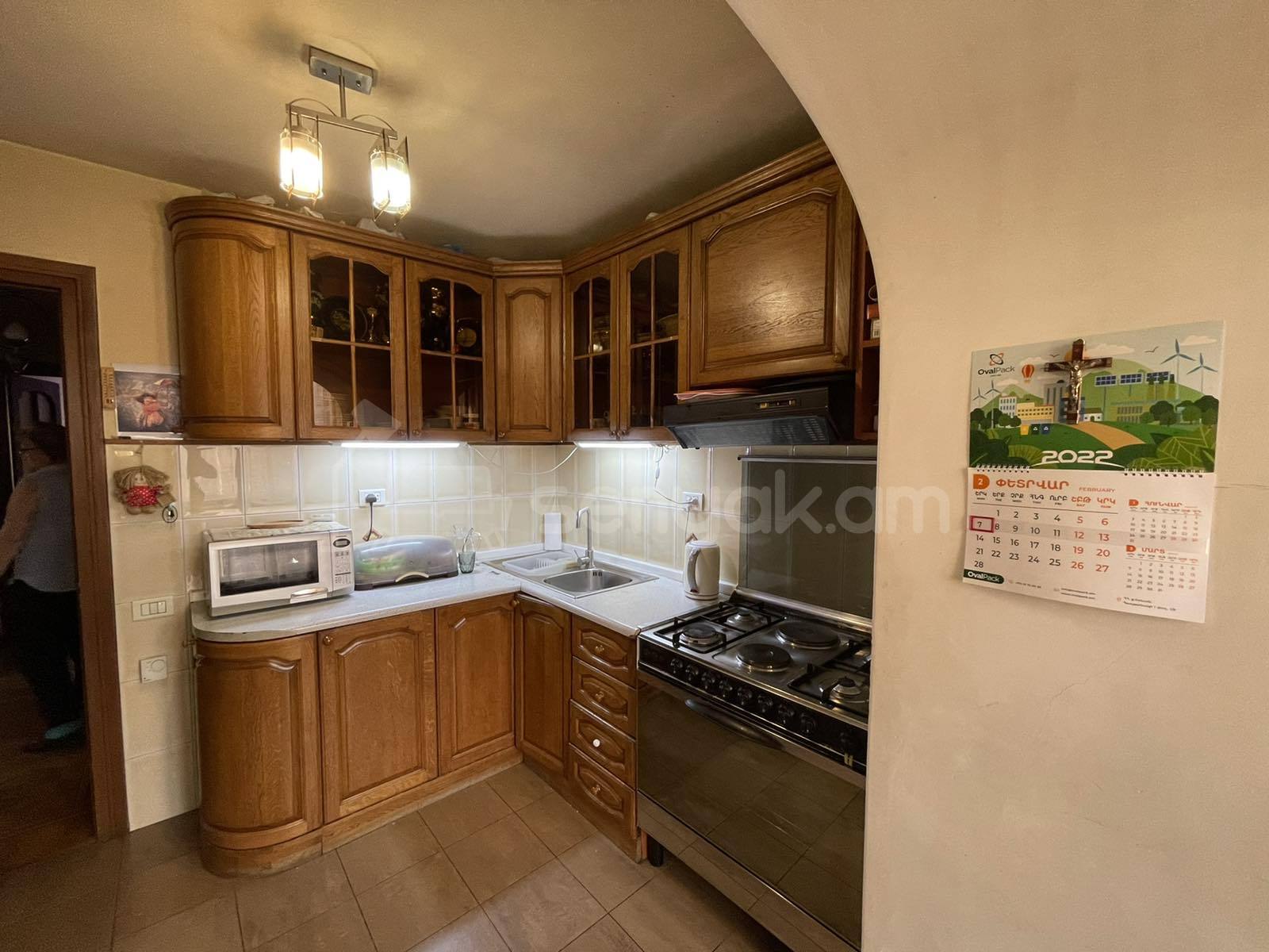 4 Սենյականոց Բնակարան Քարե Շենքում, 101քմ, 2/5 հարկ, Կապիտալ Վերանորոգված, Կահավորված, Արևկող