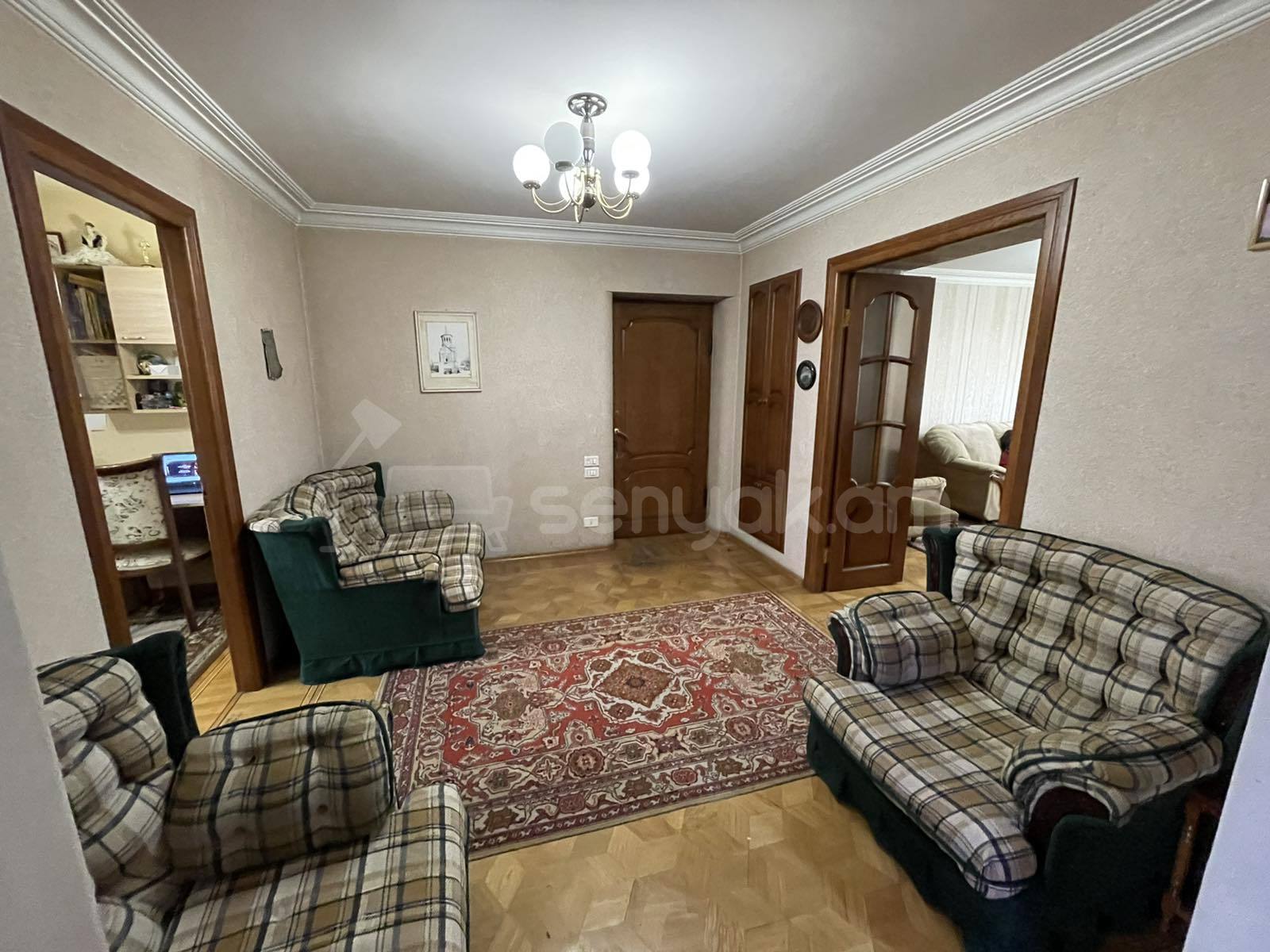 4 Սենյականոց Բնակարան Քարե Շենքում, 101քմ, 2/5 հարկ, Կապիտալ Վերանորոգված, Կահավորված, Արևկող