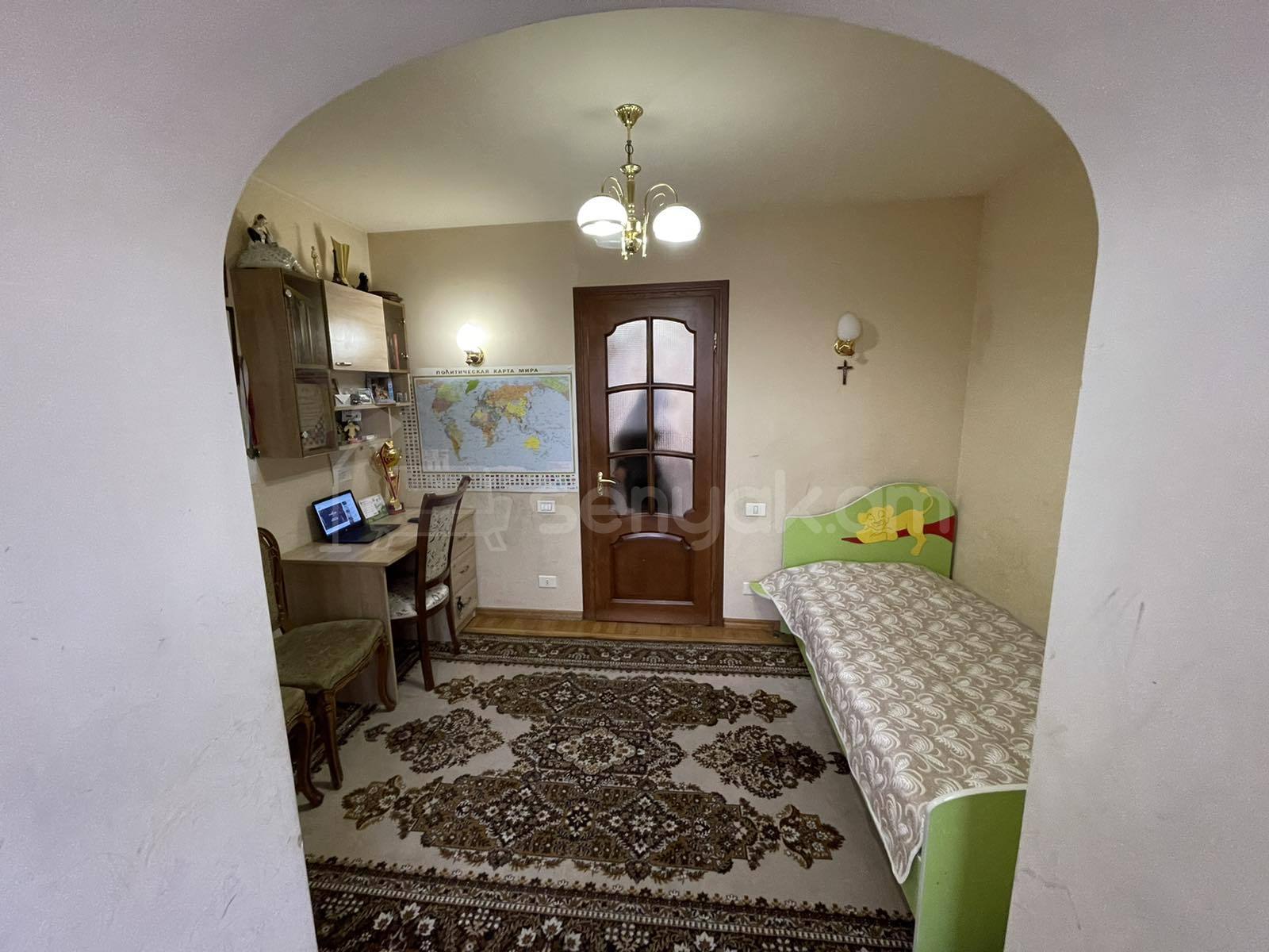 4 Սենյականոց Բնակարան Քարե Շենքում, 101քմ, 2/5 հարկ, Կապիտալ Վերանորոգված, Կահավորված, Արևկող