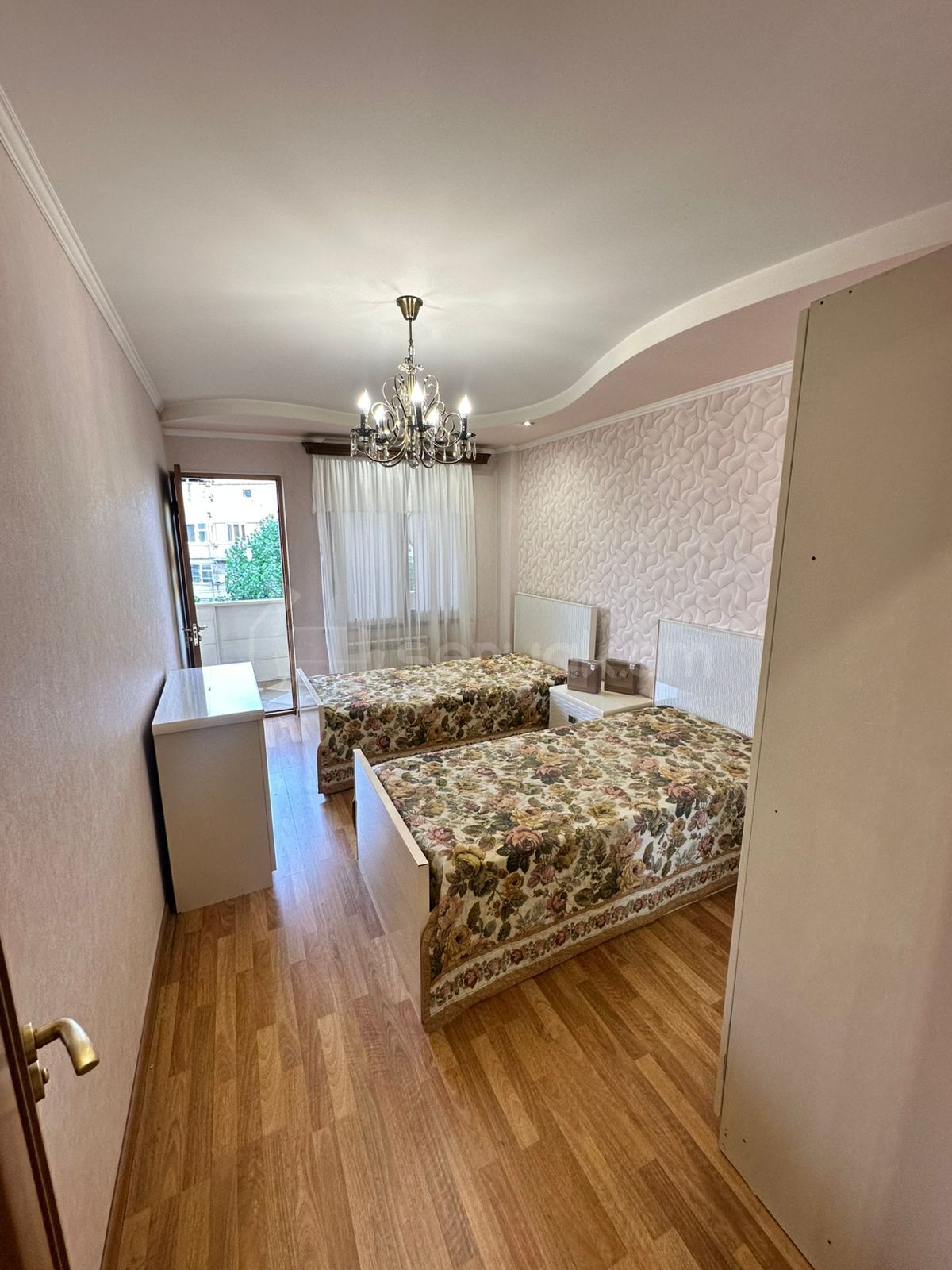 3 Սենյականոց Բնակարան Քարե Շենքում, 86քմ, 5/10 հարկ, Կապիտալ Վերանորոգված, Կահավորված, Արևկող