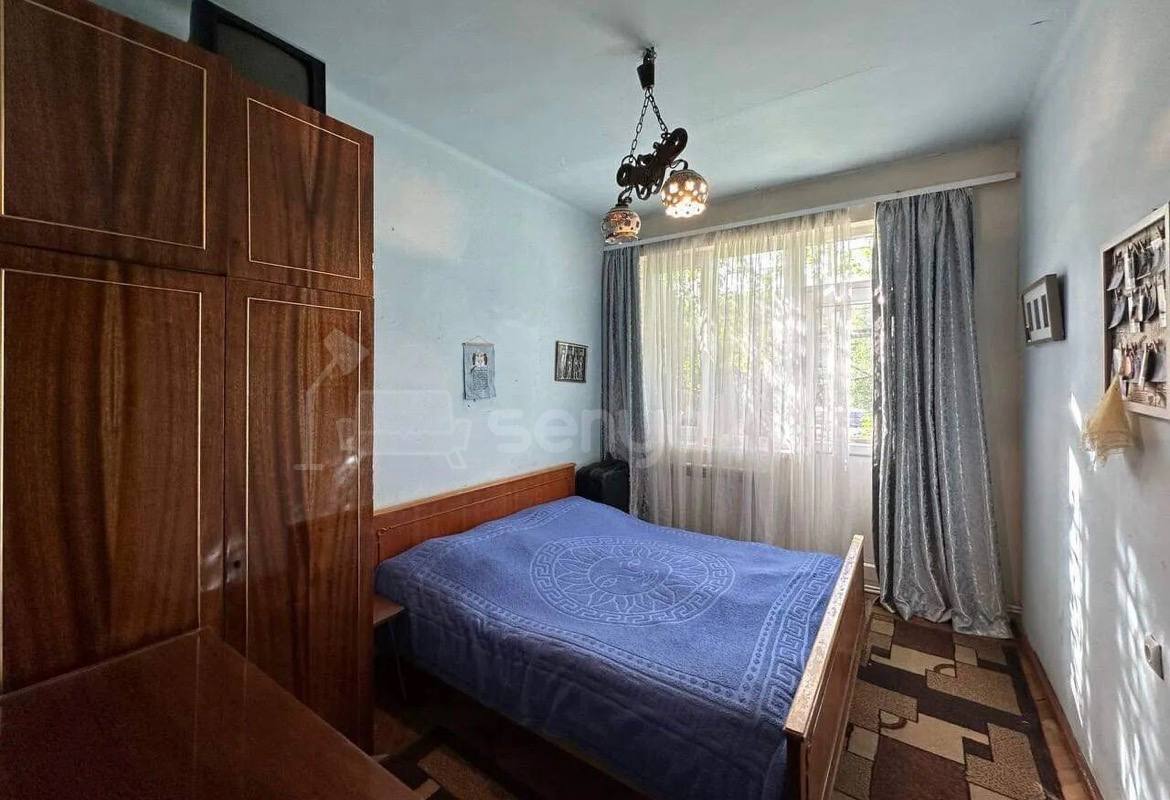 4 Սենյականոց Բնակարան Քարե Շենքում, 92քմ, 1/5 հարկ, Նորմալ Վիճակում