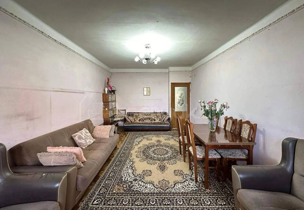 4 Սենյականոց Բնակարան Քարե Շենքում, 92քմ, 1/5 հարկ, Նորմալ Վիճակում