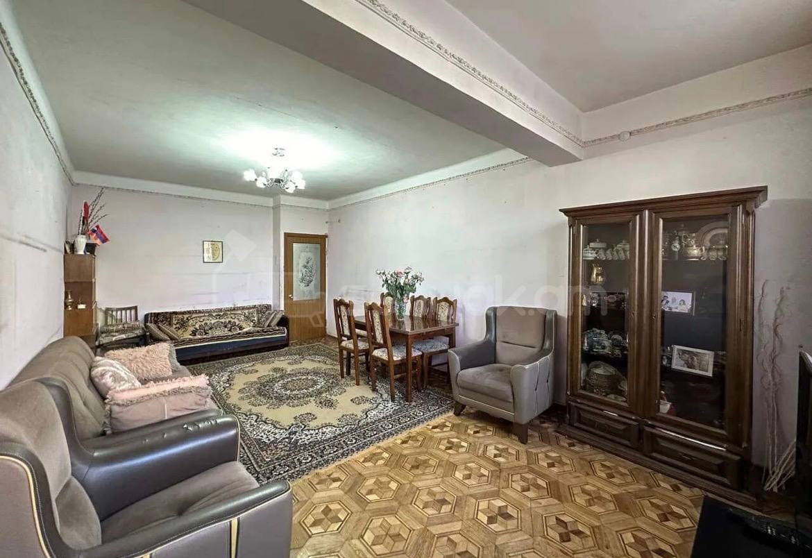 4 Սենյականոց Բնակարան Քարե Շենքում, 92քմ, 1/5 հարկ, Նորմալ Վիճակում