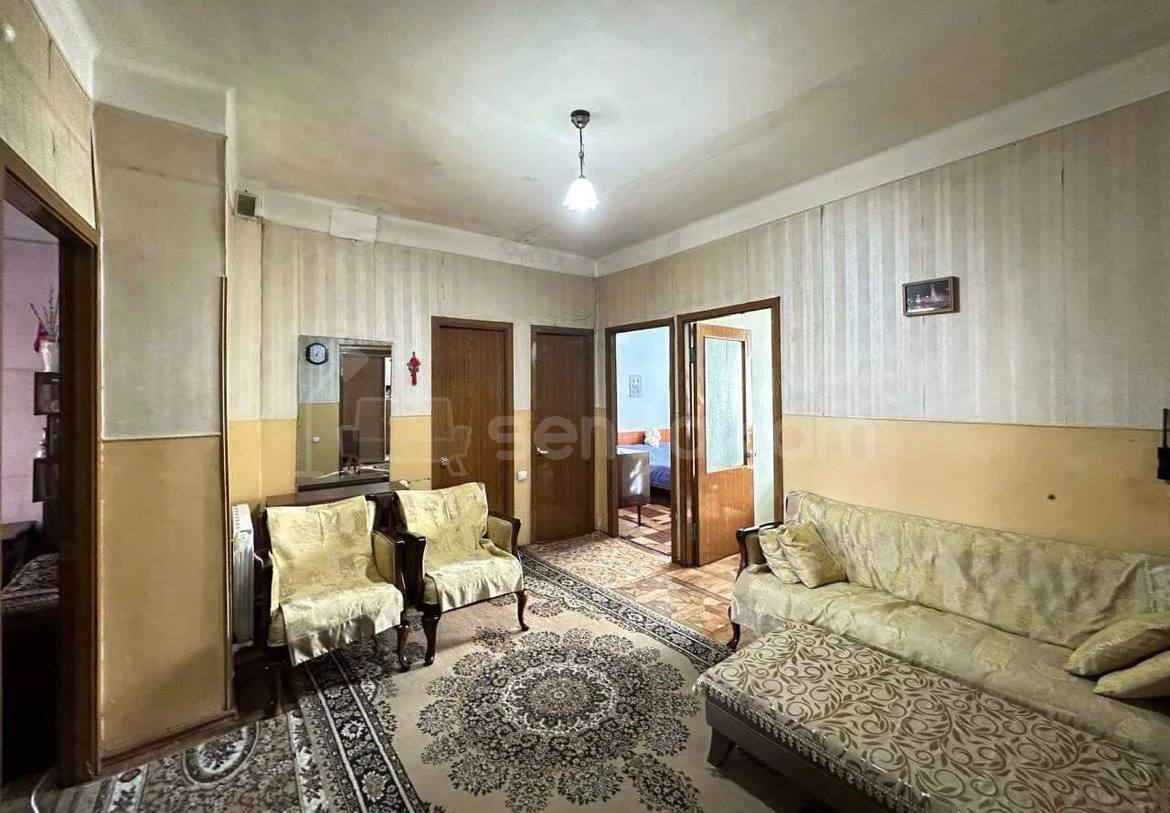 4 Սենյականոց Բնակարան Քարե Շենքում, 92քմ, 1/5 հարկ, Նորմալ Վիճակում