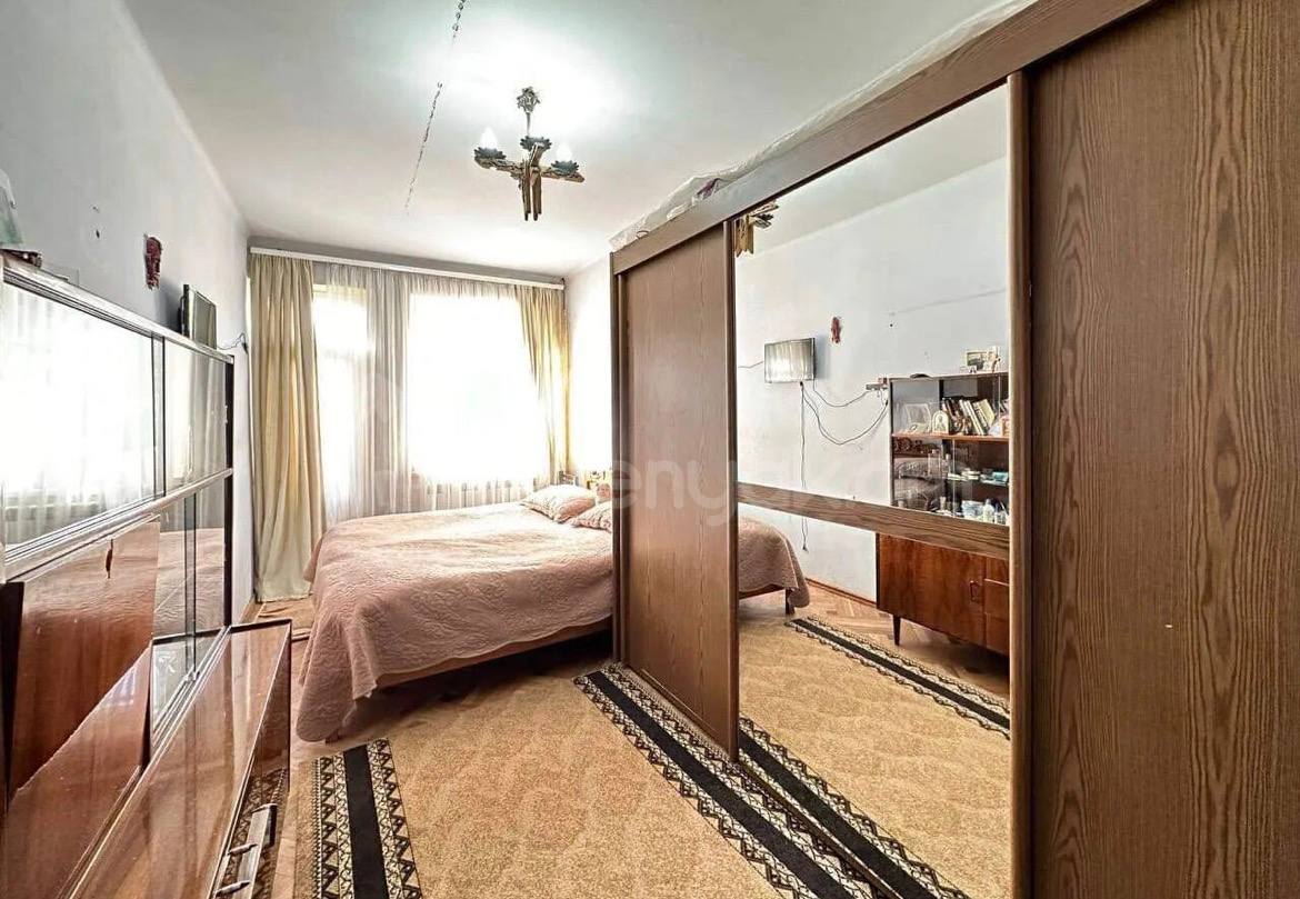 4 Սենյականոց Բնակարան Քարե Շենքում, 92քմ, 1/5 հարկ, Նորմալ Վիճակում