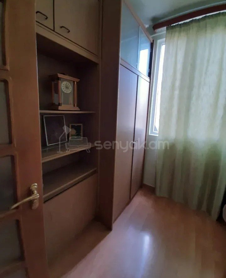 3 Սենյականոց Բնակարան Քարե Շենքում, 75քմ, 2/5 հարկ, Կապիտալ Վերանորոգված