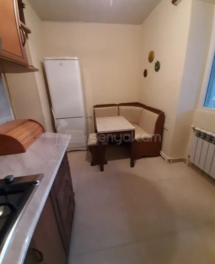 3 Սենյականոց Բնակարան Քարե Շենքում, 75քմ, 2/5 հարկ, Կապիտալ Վերանորոգված