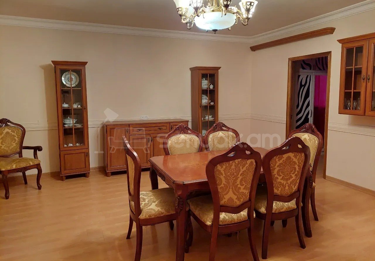 3 Սենյականոց Բնակարան Քարե Շենքում, 75քմ, 2/5 հարկ, Կապիտալ Վերանորոգված