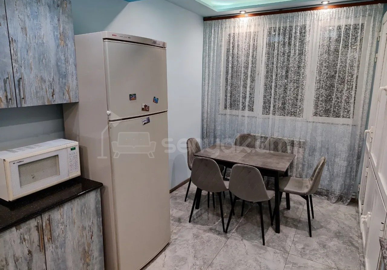 3 Սենյականոց Բնակարան Քարե Շենքում, 66քմ, 3/10 հարկ, Կապիտալ Վերանորոգված, Կահավորված, Արևկող