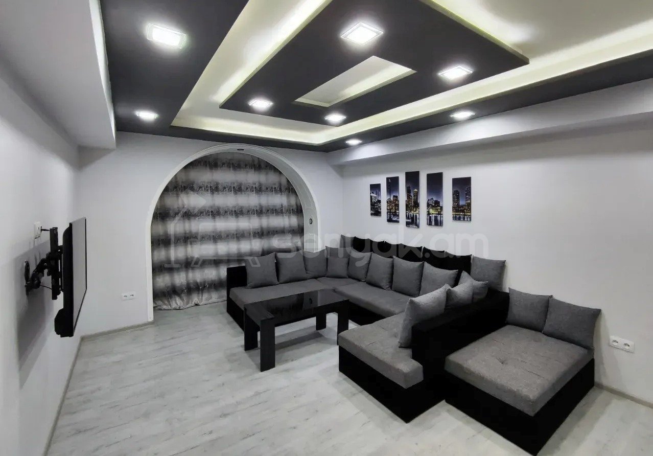 3 Սենյականոց Բնակարան Քարե Շենքում, 66քմ, 3/10 հարկ, Կապիտալ Վերանորոգված, Կահավորված, Արևկող