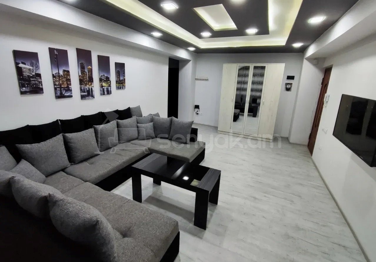 3 Սենյականոց Բնակարան Քարե Շենքում, 66քմ, 3/10 հարկ, Կապիտալ Վերանորոգված, Կահավորված, Արևկող