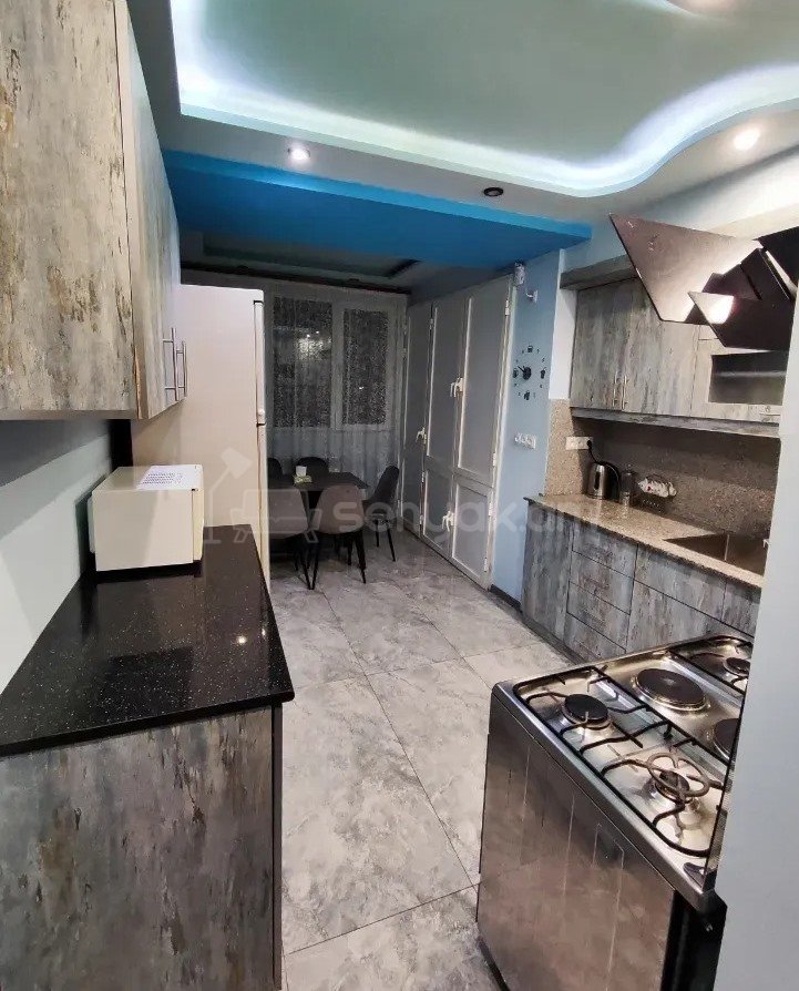 3 Սենյականոց Բնակարան Քարե Շենքում, 66քմ, 3/10 հարկ, Կապիտալ Վերանորոգված, Կահավորված, Արևկող