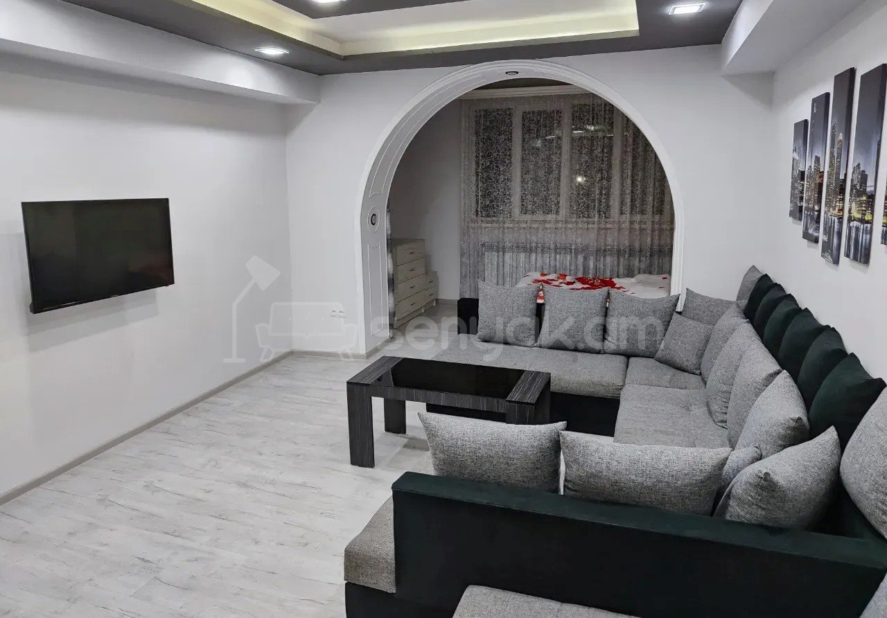 3 Սենյականոց Բնակարան Քարե Շենքում, 66քմ, 3/10 հարկ, Կապիտալ Վերանորոգված, Կահավորված, Արևկող