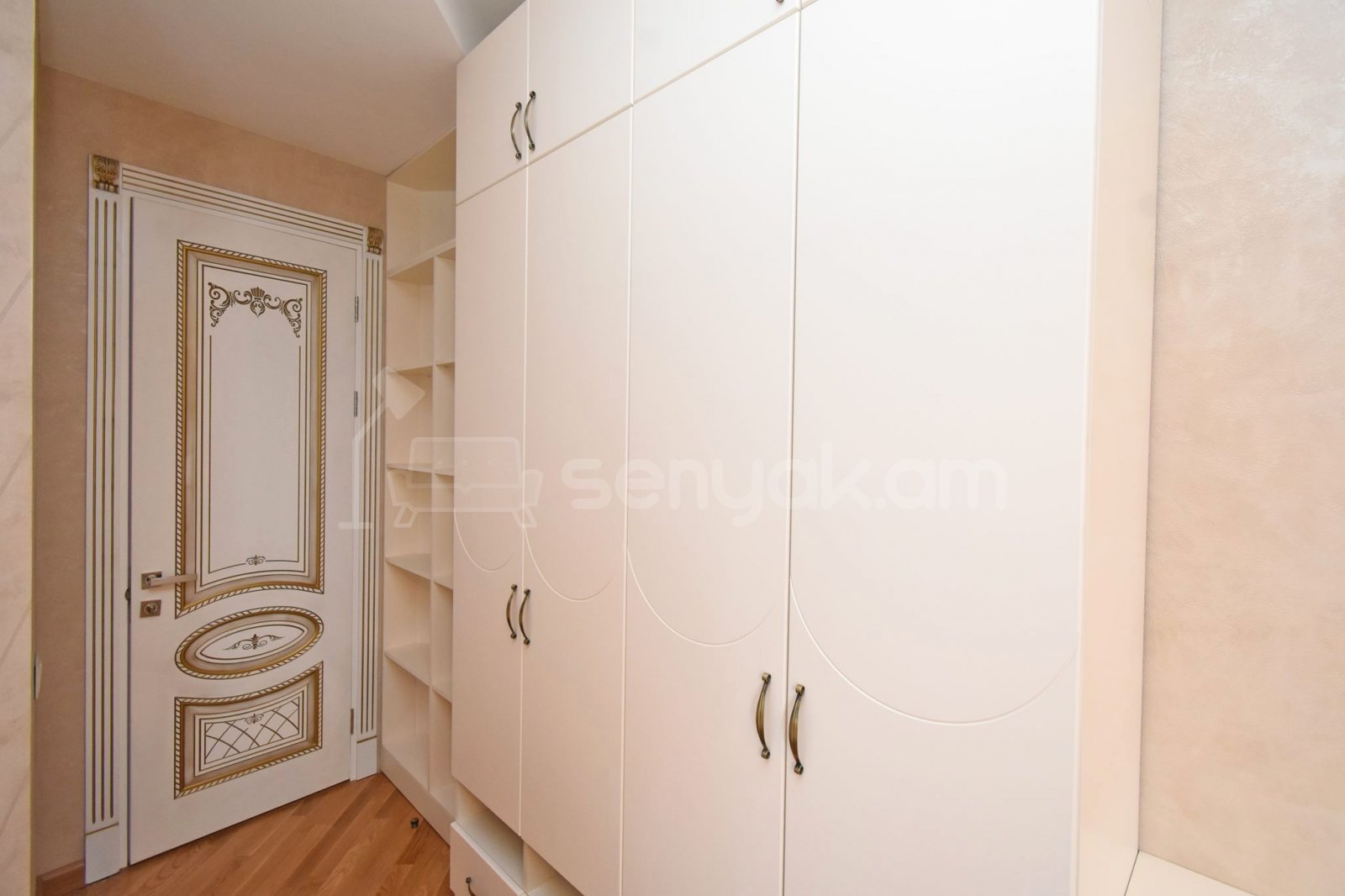 4 Սենյականոց Բնակարան Նորակառույցում, 167քմ, 14/15 հարկ, Կապիտալ Վերանորոգված, Կահավորված, Արևկող