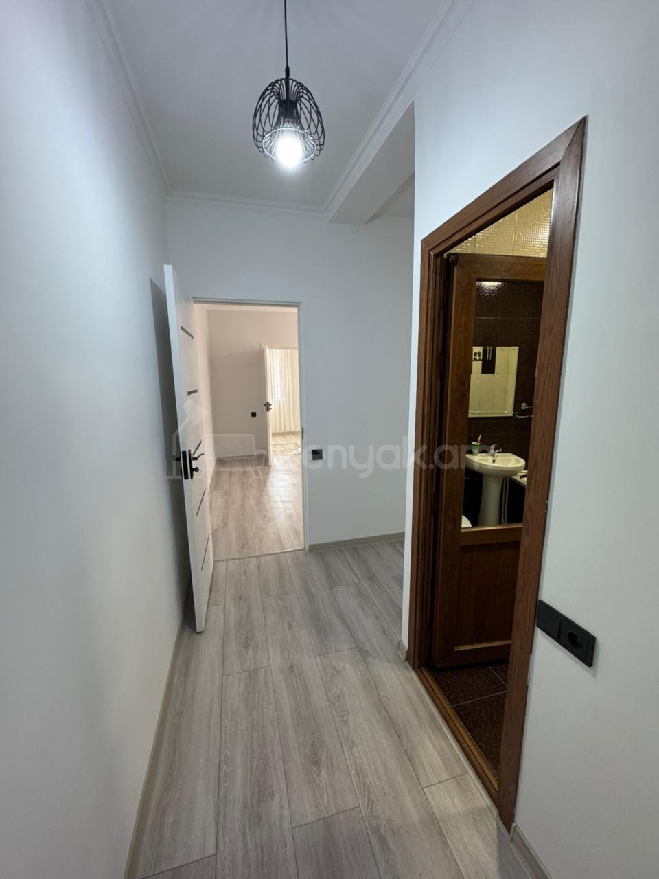 2 Սենյականոց Բնակարան Քարե Շենքում, 46քմ, 1/5 հարկ, Կապիտալ Վերանորոգված