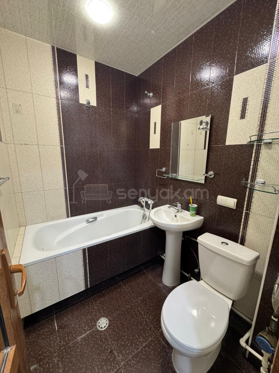 2 Սենյականոց Բնակարան Քարե Շենքում, 46քմ, 1/5 հարկ, Կապիտալ Վերանորոգված