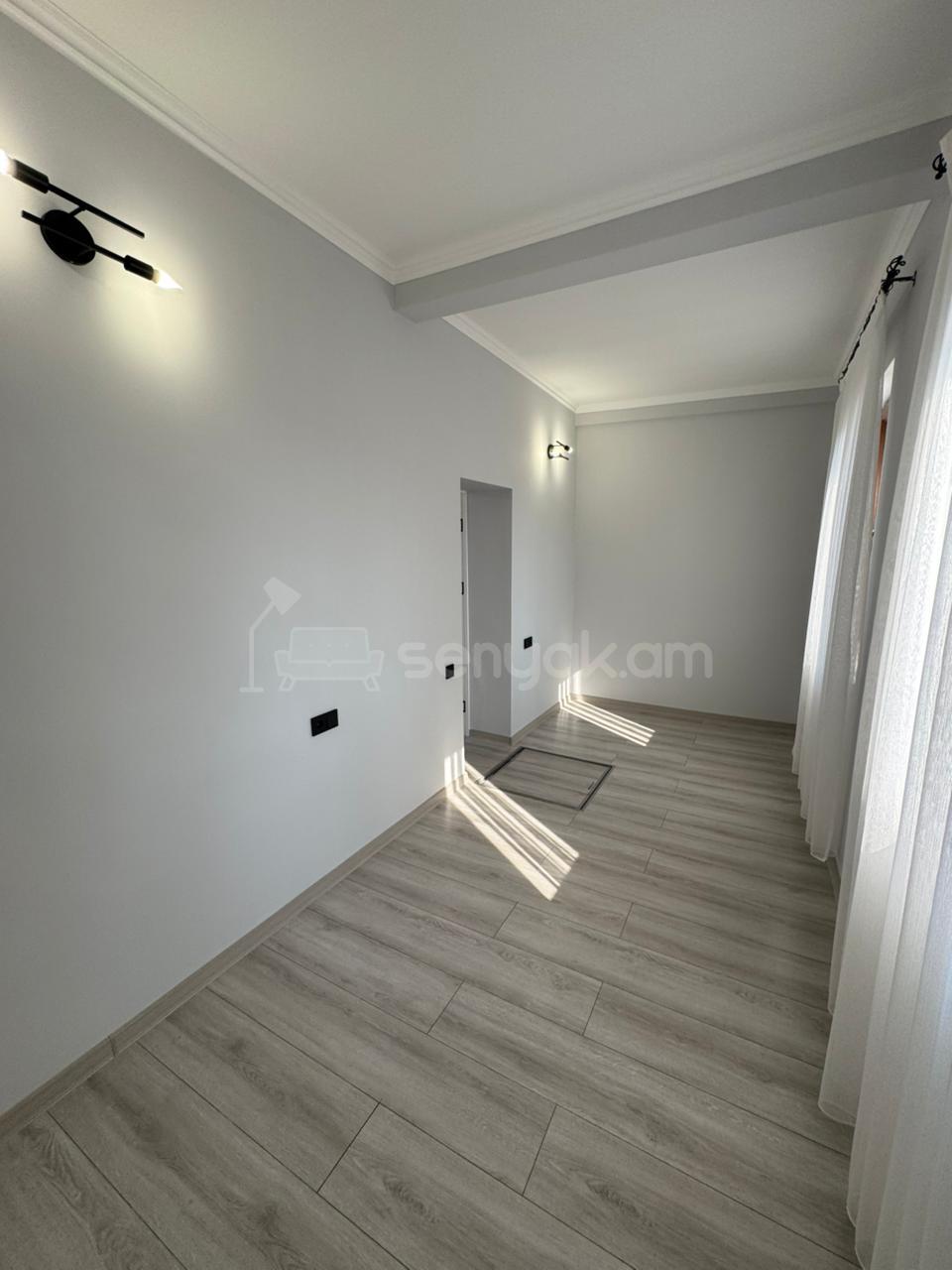 2 Սենյականոց Բնակարան Քարե Շենքում, 46քմ, 1/5 հարկ, Կապիտալ Վերանորոգված