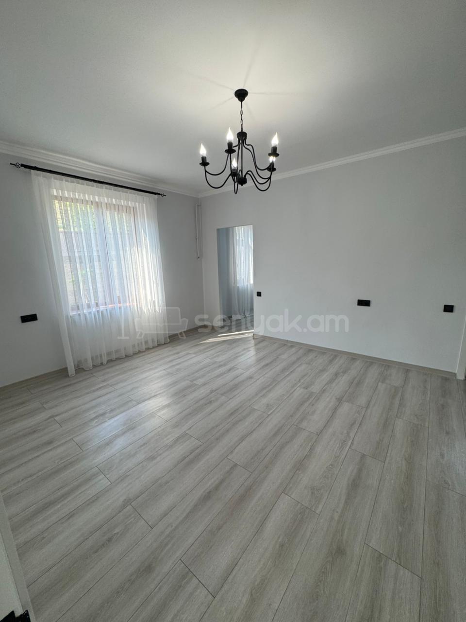 2 Սենյականոց Բնակարան Քարե Շենքում, 46քմ, 1/5 հարկ, Կապիտալ Վերանորոգված